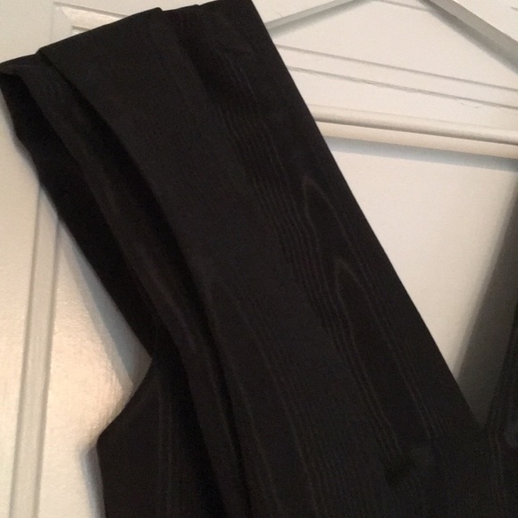 Black Vneck Bubble dress with pockets - Picture 2 of 3